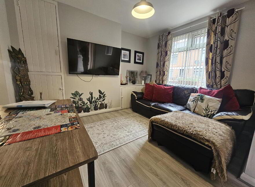 44 Beechmount Parade, Falls Road, Belfast, BT12 7LW
