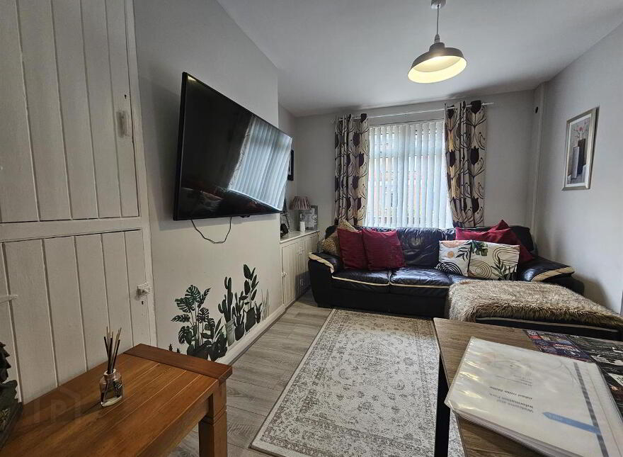 44 Beechmount Parade, Falls Road, Belfast, BT12 7LW