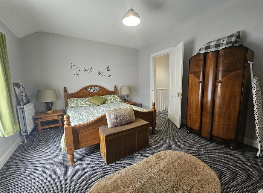 44 Beechmount Parade, Falls Road, Belfast, BT12 7LW
