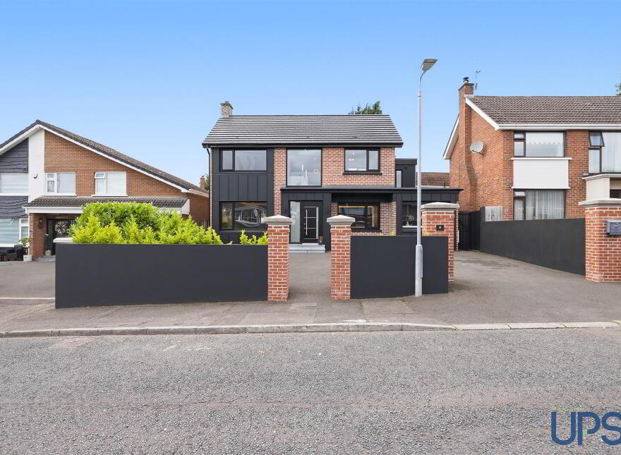 9 Coolnasilla Gardens, Glen Road, Belfast, BT11 8LE photo