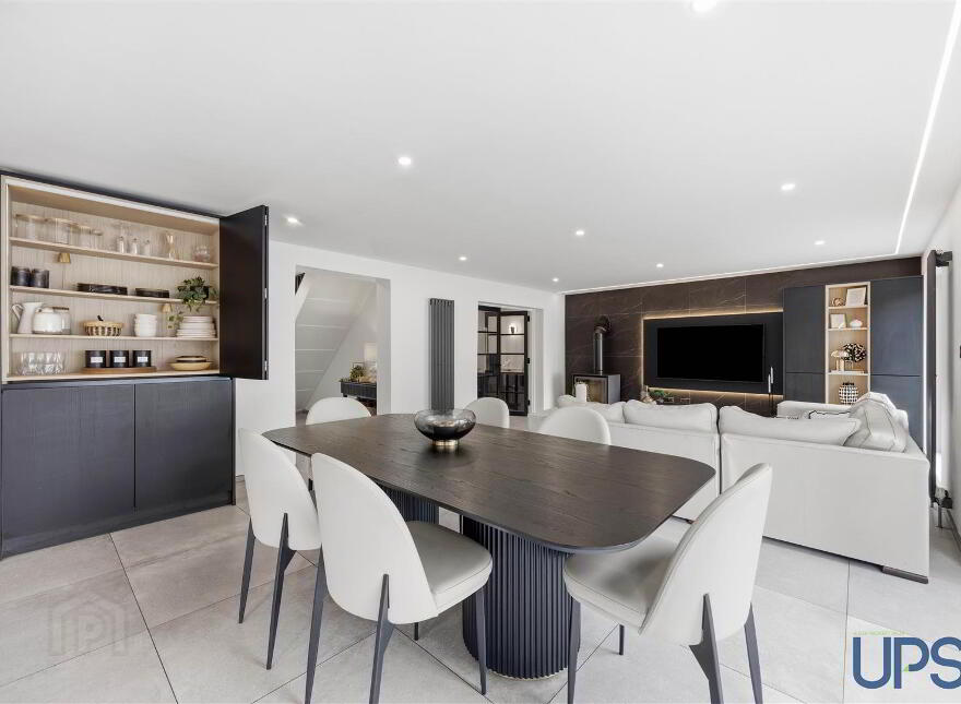 9 Coolnasilla Gardens, Glen Road, Belfast, BT11 8LE