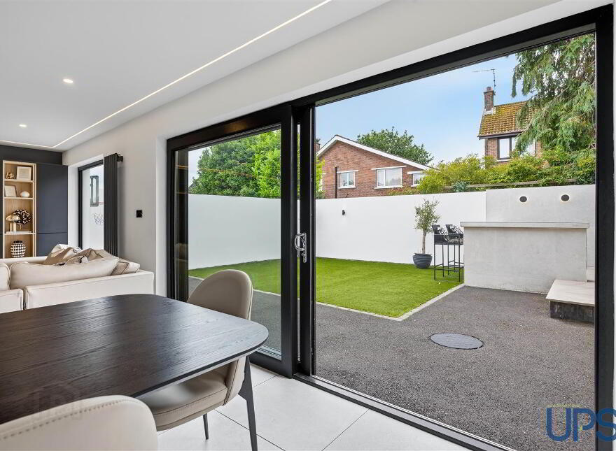 9 Coolnasilla Gardens, Glen Road, Belfast, BT11 8LE