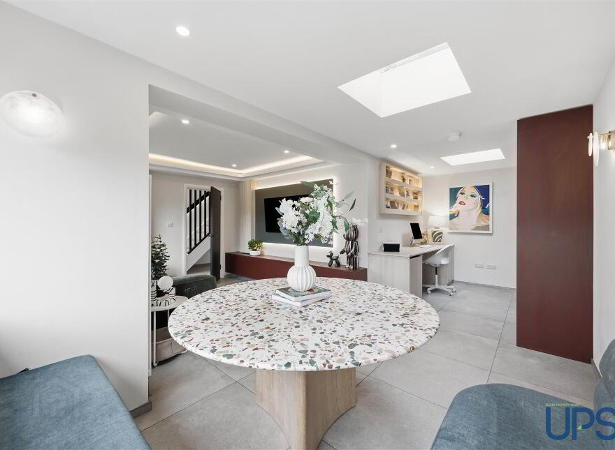 9 Coolnasilla Gardens, Glen Road, Belfast, BT11 8LE
