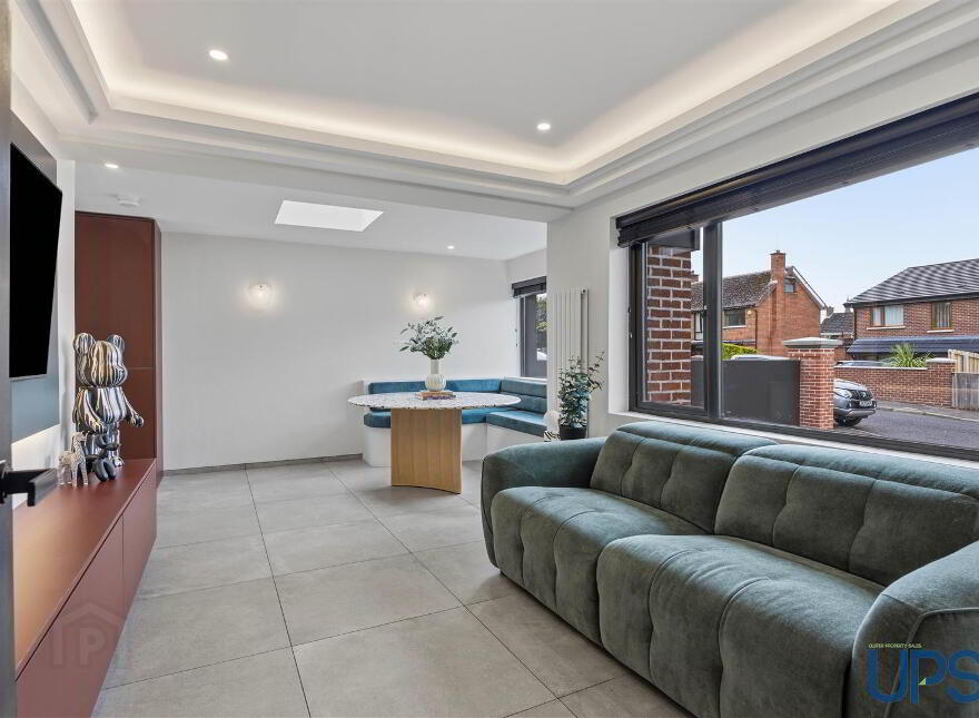9 Coolnasilla Gardens, Glen Road, Belfast, BT11 8LE