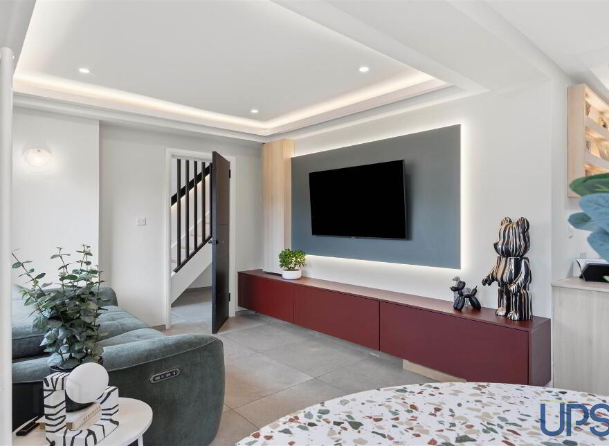 9 Coolnasilla Gardens, Glen Road, Belfast, BT11 8LE