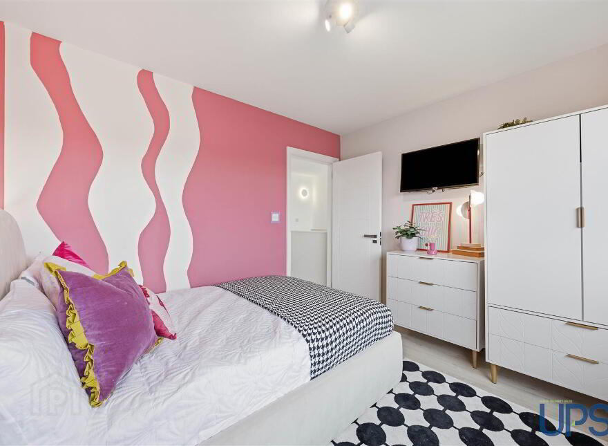 9 Coolnasilla Gardens, Glen Road, Belfast, BT11 8LE