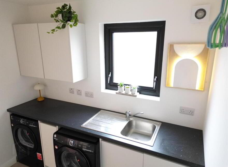 9 Coolnasilla Gardens, Glen Road, Belfast, BT11 8LE