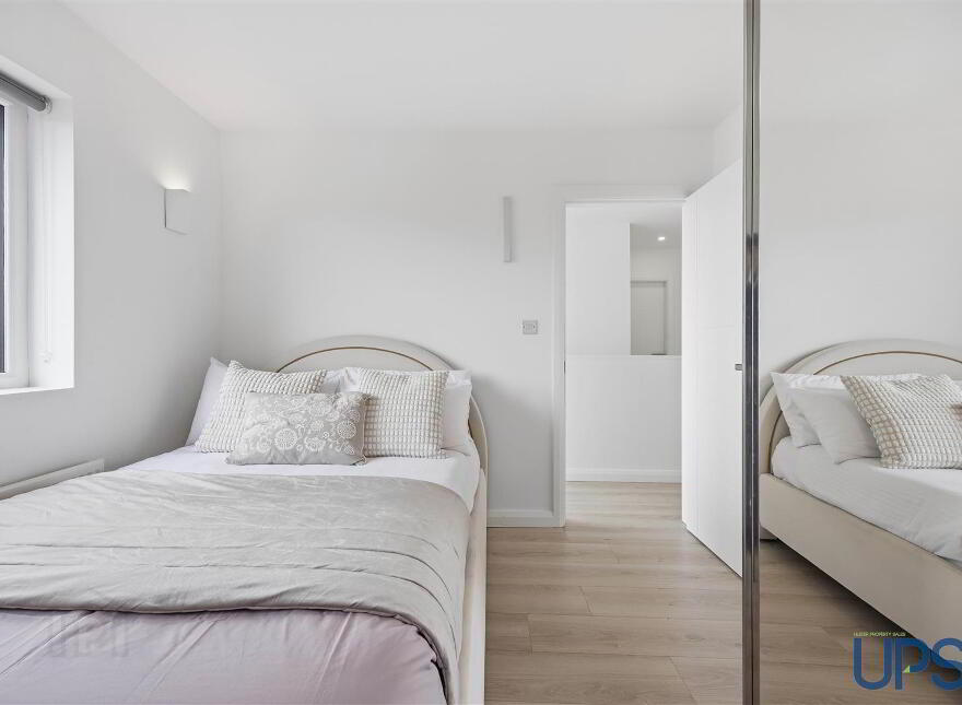 9 Coolnasilla Gardens, Glen Road, Belfast, BT11 8LE