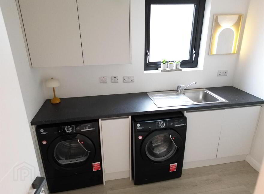 9 Coolnasilla Gardens, Glen Road, Belfast, BT11 8LE