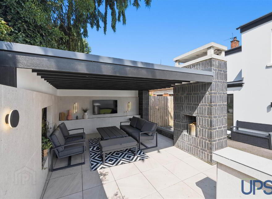 9 Coolnasilla Gardens, Glen Road, Belfast, BT11 8LE