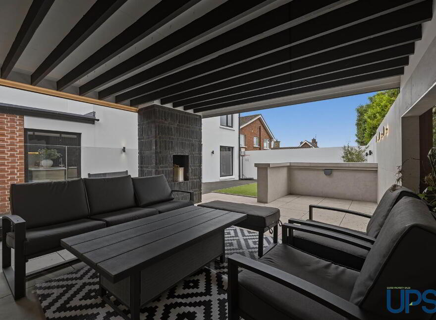 9 Coolnasilla Gardens, Glen Road, Belfast, BT11 8LE