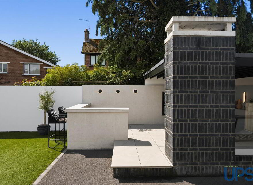 9 Coolnasilla Gardens, Glen Road, Belfast, BT11 8LE