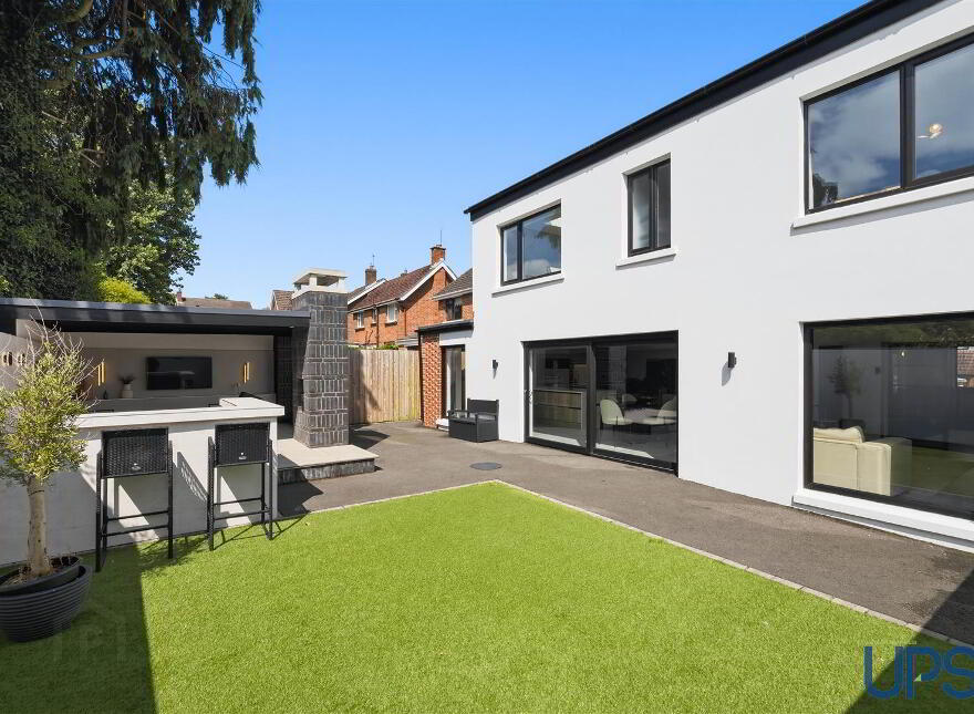 9 Coolnasilla Gardens, Glen Road, Belfast, BT11 8LE