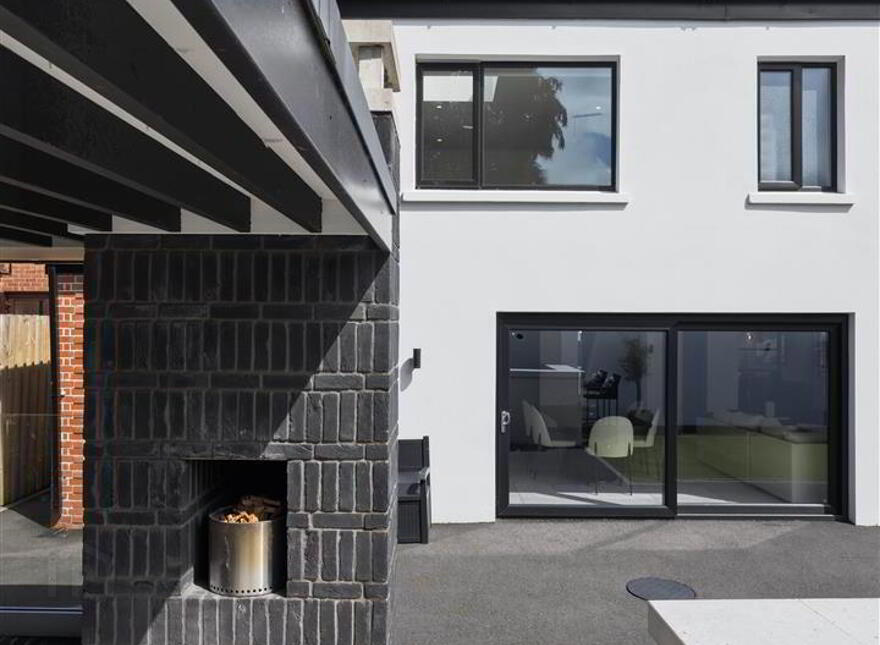 9 Coolnasilla Gardens, Glen Road, Belfast, BT11 8LE