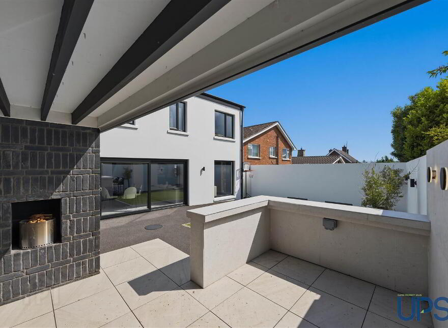 9 Coolnasilla Gardens, Glen Road, Belfast, BT11 8LE