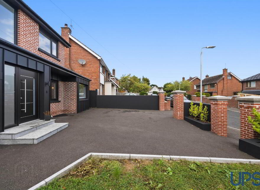 9 Coolnasilla Gardens, Glen Road, Belfast, BT11 8LE
