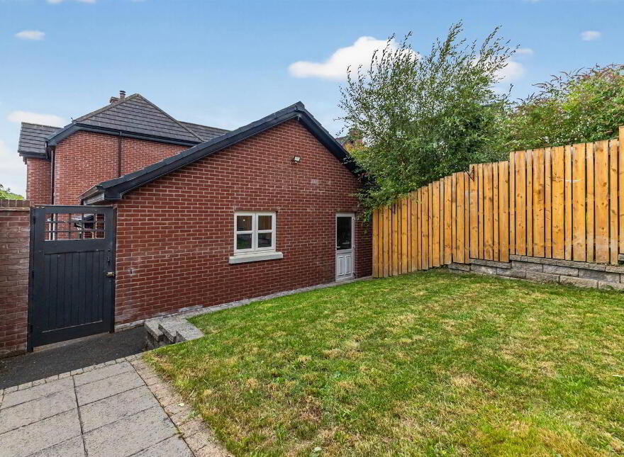 9 Woodfort Gardens, Lisburn, BT28 3QN