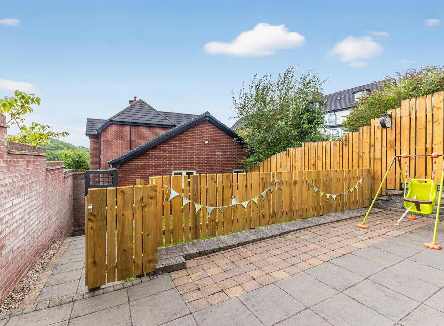 9 Woodfort Gardens, Lisburn, BT28 3QN