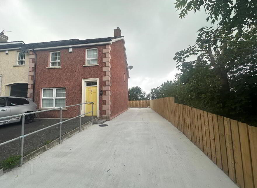 8 Barban Hill Terrace, Dromore, BT25 1TN