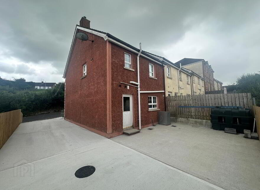 8 Barban Hill Terrace, Dromore, BT25 1TN