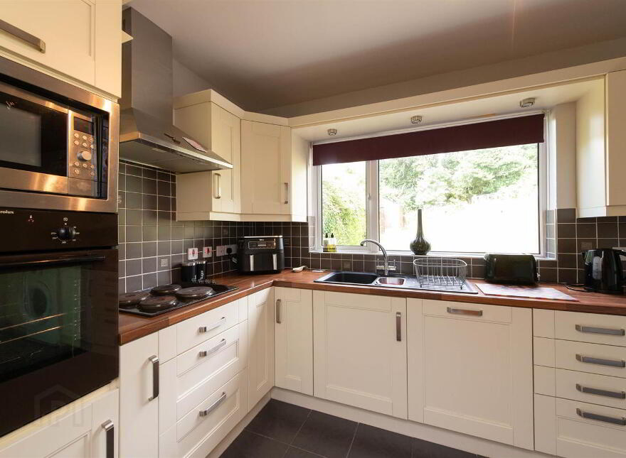 16 Ardenlee Gardens, Downpatrick, BT30 6PJ