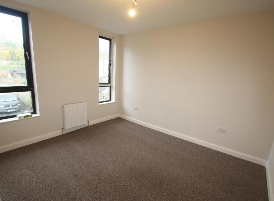 36 Main Street, Ballynahinch, BT24 8DN