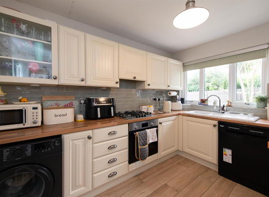3 Manor Park, Ardfern, Downpatrick, BT30 6TP