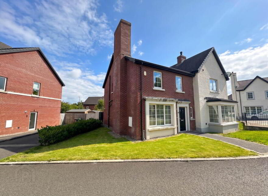 46 Fairfields Manor, Lisburn, BT28 3WA photo