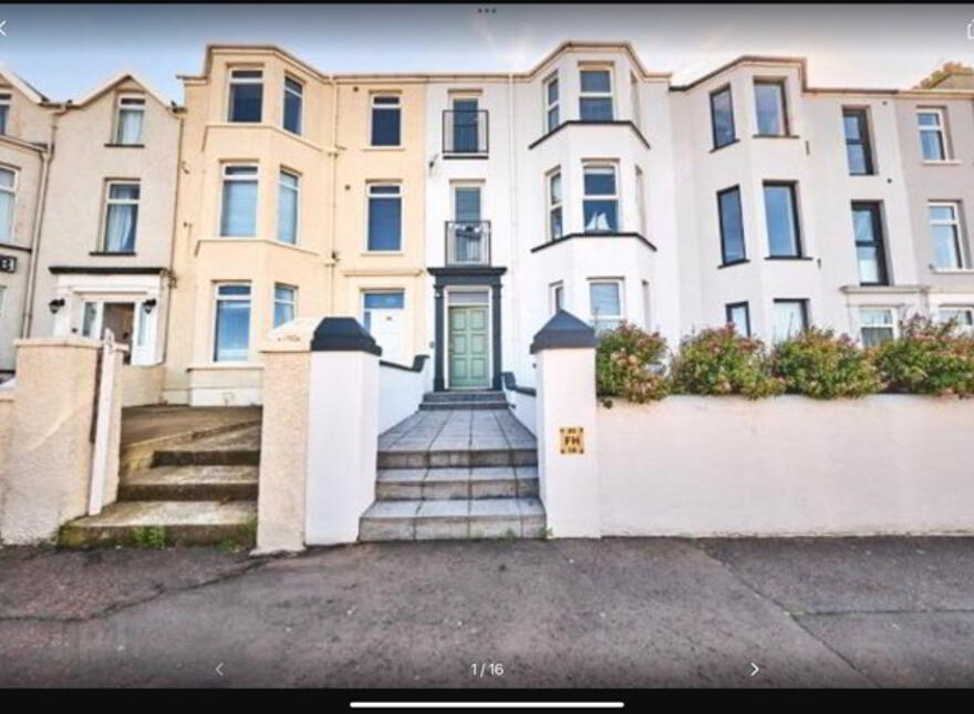 107 Eglinton Street, Portrush, BT56 8DZ