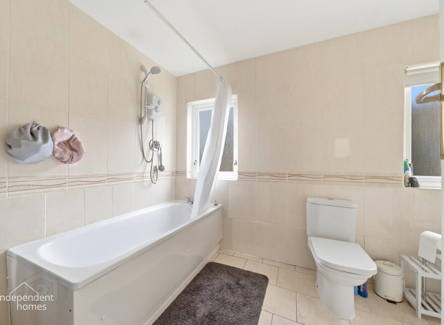 4 George Avenue, Glenarm Road, Larne, BT40 1EA