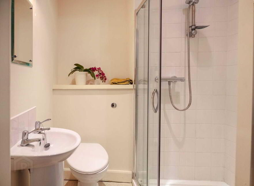 206 College Court Central, King Street, Belfast, BT1 6AD