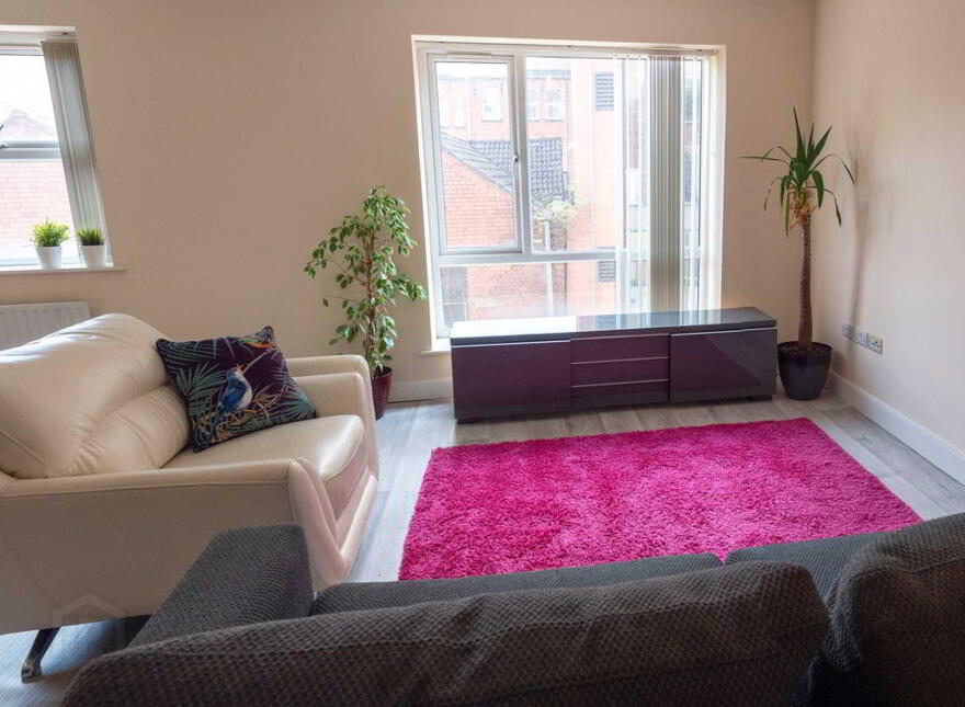 206 College Court Central, King Street, Belfast, BT1 6AD
