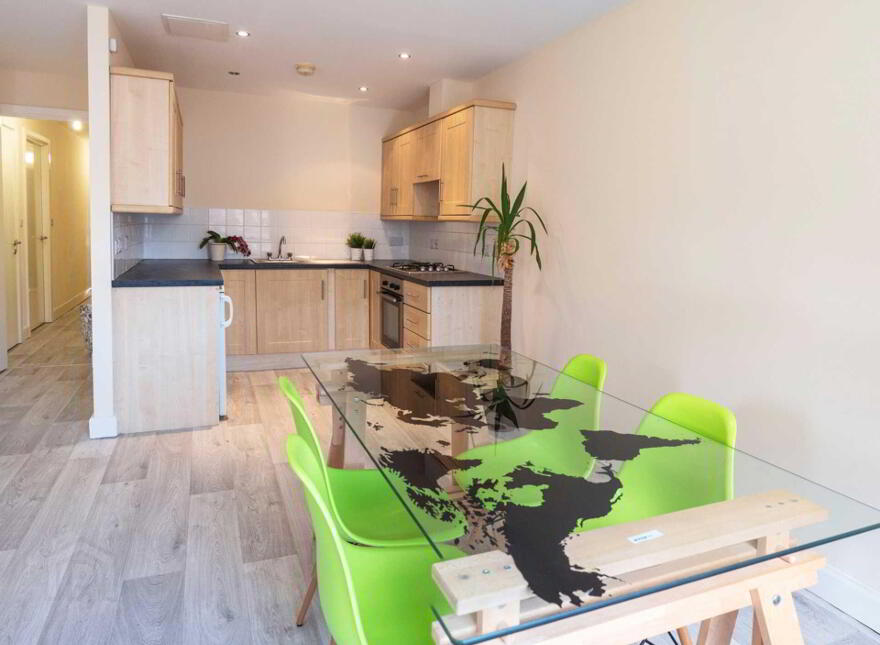 206 College Court Central, King Street, Belfast, BT1 6AD