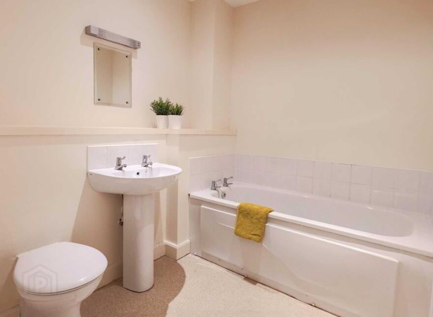 206 College Court Central, King Street, Belfast, BT1 6AD