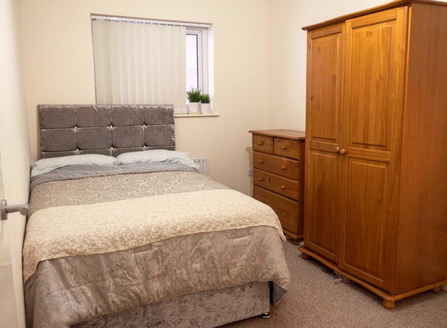 206 College Court Central, King Street, Belfast, BT1 6AD