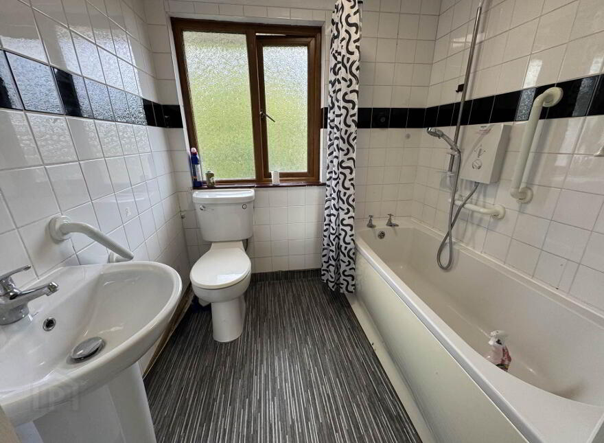 30 Fairway, Larne, BT40 2BB