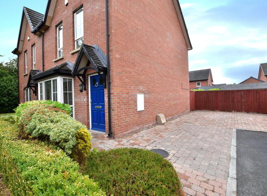 17 Magheralave Meadows, Lisburn, BT28 3NT