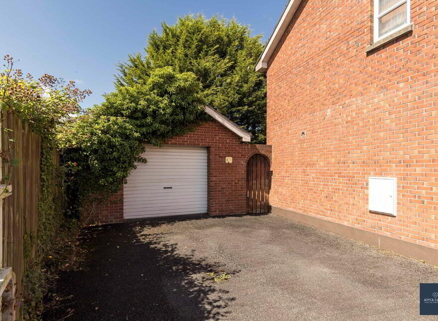 42 Avondale Manor, Craigavon, BT64 1AE