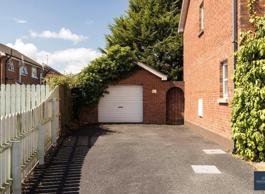 42 Avondale Manor, Craigavon, BT64 1AE