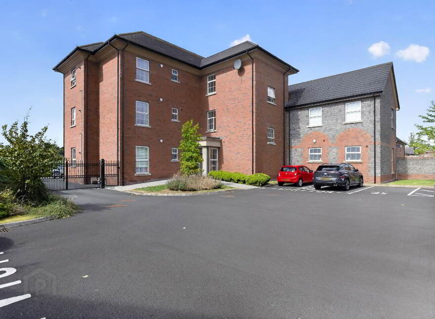 41 Millmount Village Square, Dundonald, Belfast, BT16 1YX