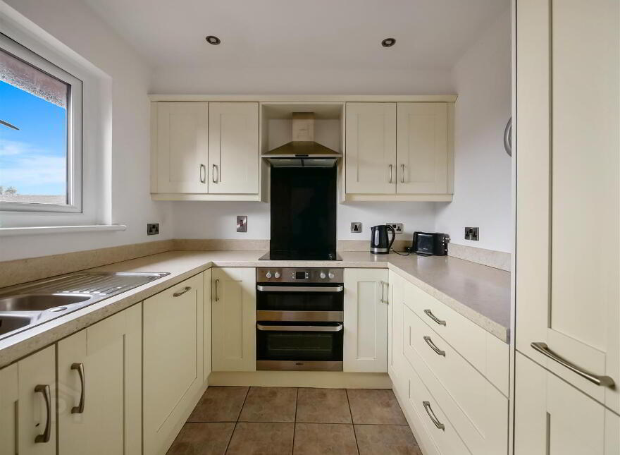 38 Drumkeen Court, Upper Galwally, Belfast, BT8 7TU