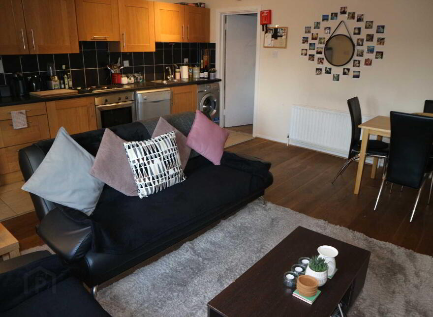 Apt D, 5 Eastleigh Drive, Ballyhackamore, Belfast, BT4 3DX