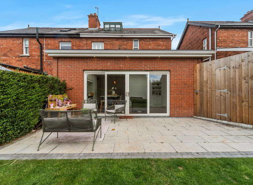 15 Luxor Gardens, Belfast, BT5 5NB