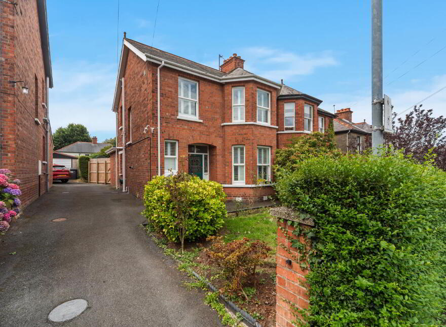 15 Luxor Gardens, Belfast, BT5 5NB