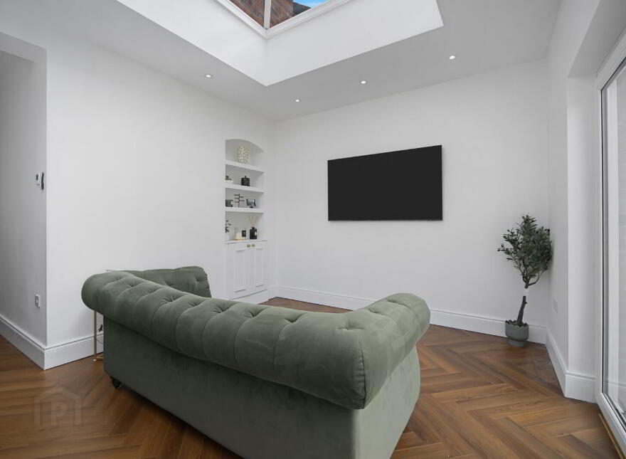 15 Luxor Gardens, Belfast, BT5 5NB