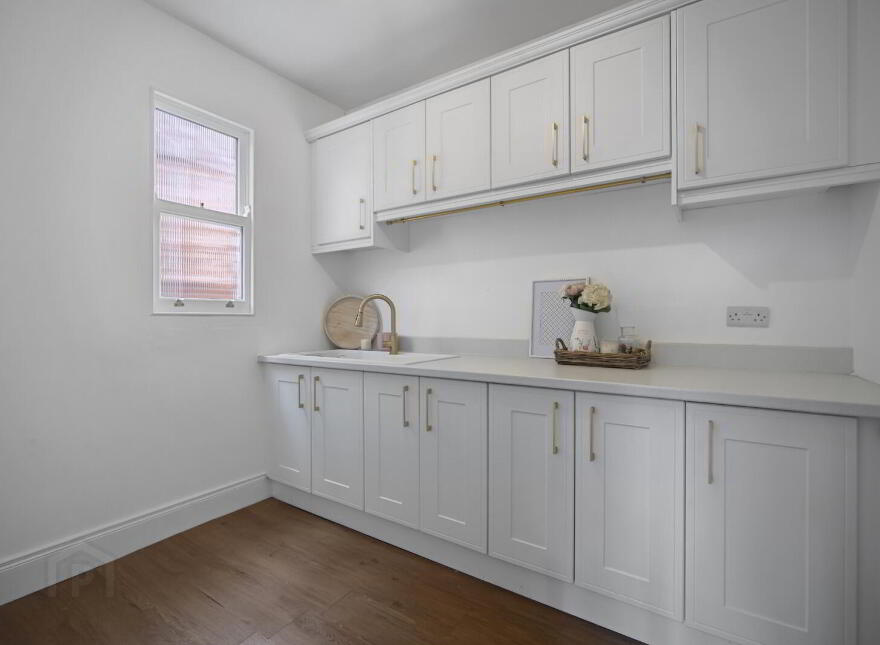 15 Luxor Gardens, Belfast, BT5 5NB