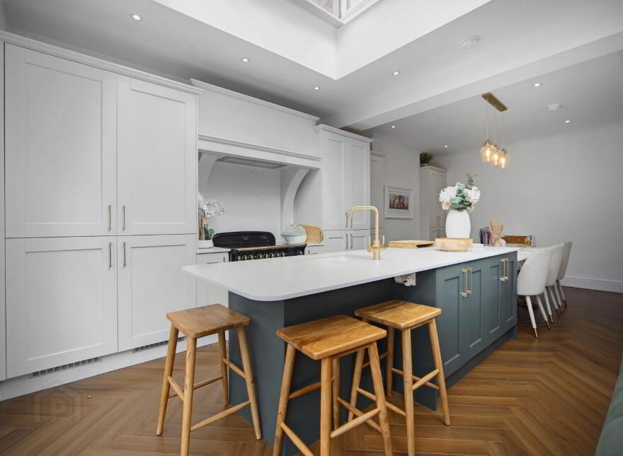 15 Luxor Gardens, Belfast, BT5 5NB