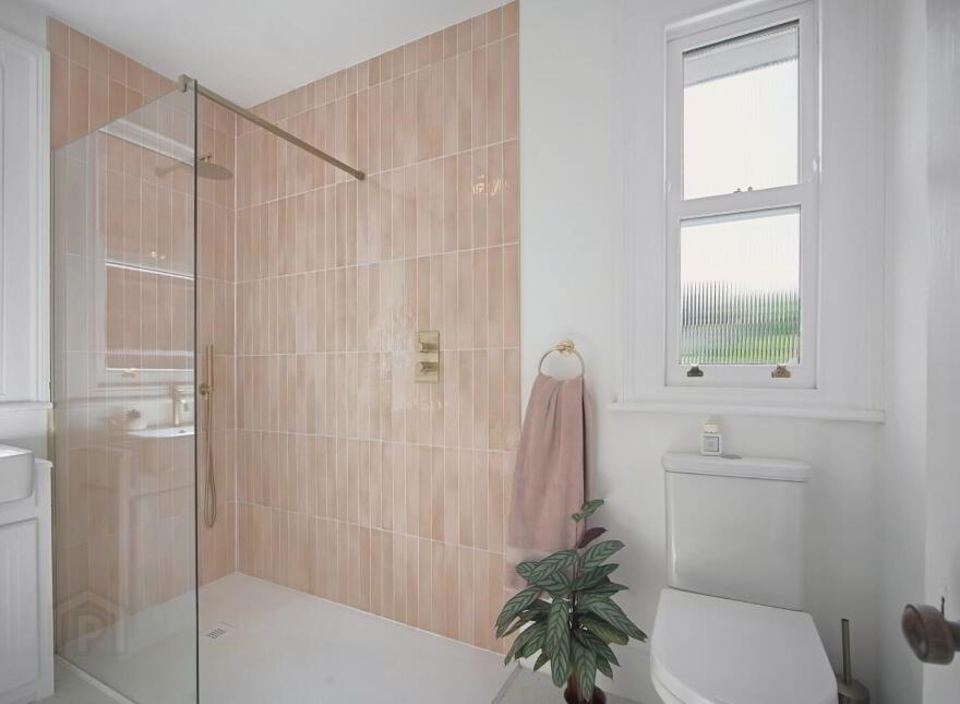 15 Luxor Gardens, Belfast, BT5 5NB