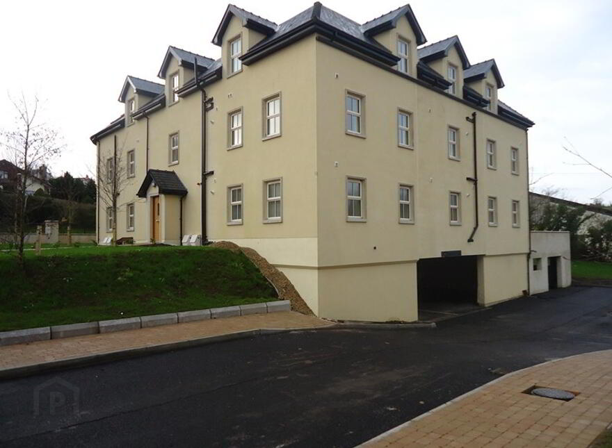 Apt 10 Rosscarrig, Sligo Road, Enniskillen, BT74 7JY