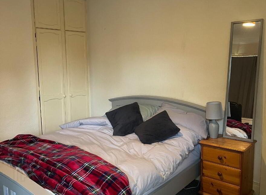 64 University Avenue, Belfast, BT7 1GY